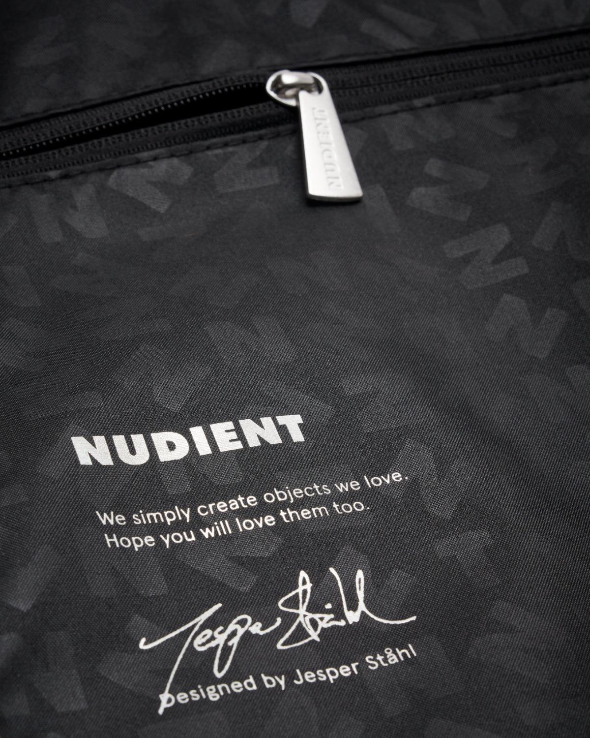 Bold Cabin Bag