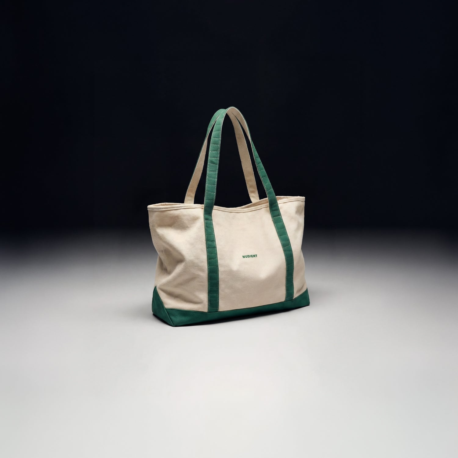 Eine moderne Interpretation der klassischen Tote Bag – neu geformt, verfeinert.